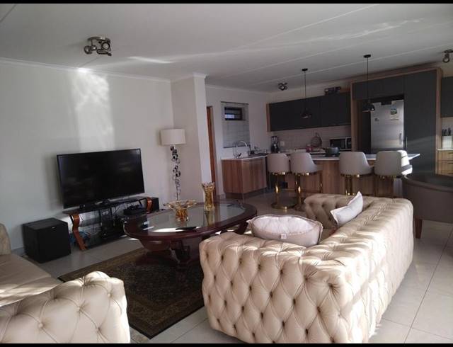 3 BEDROOM TOWNHOUSE FOR SALE IN GLEN MARAIS